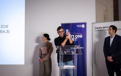 Desde Euroairlines, Guillermo López Lázaro entregó el premio al mejor cortometraje internacional en el Butoni Festival.